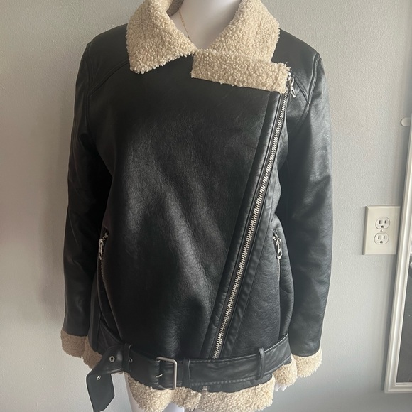 H&M Black and Cream Teddy Jacket - Picture 3 of 3
